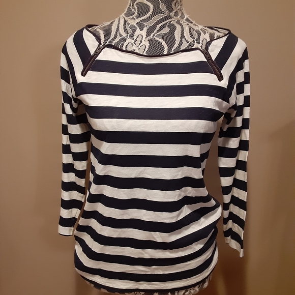 J. Crew Tops - J. CREW Top❤️Adorable